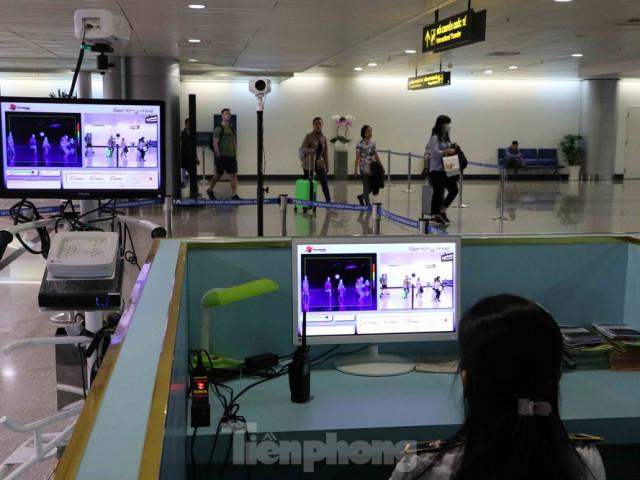 Chống virus corona: Giám sát chặt khách quốc tế tại sân bay Tân Sơn Nhất
