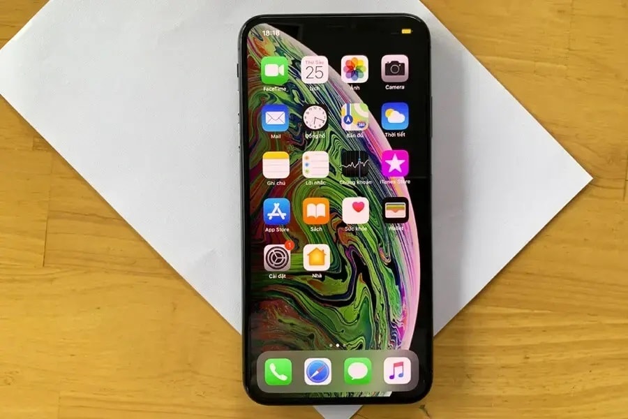 Không đủ tiền sắm iPhone 11, có nên chọn mua iPhone XS để chơi Tết? - 1