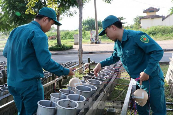 Cận cảnh trận địa pháo hoa lớn nhất Sài Gòn trước giờ &#34;khai hỏa&#34; - 10