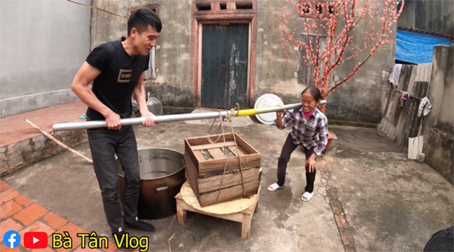 Chiếc bánh chưng nặng tới 50kg