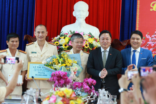 Lãnh đạo tỉnh Quảng Nam thưởng nóng cho lực lượng công an tỉnh