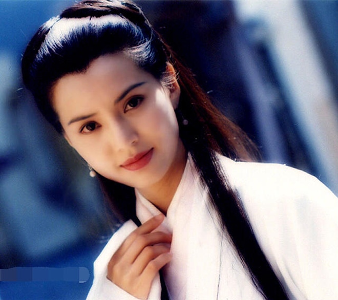 Tiểu Long Nữ do Lý Nhược đồng thể hiện trong bản 1995 được coi là đẹp nhất màn ảnh.