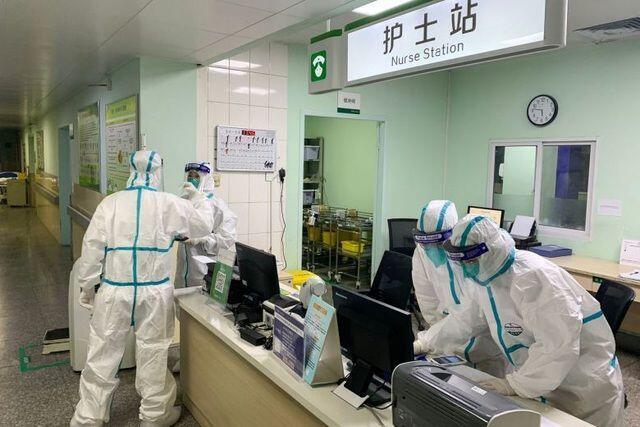 Đội ngũ y tế đang đối phó với dịch virus Corona ở Vũ Hán - ảnh tư liệu.