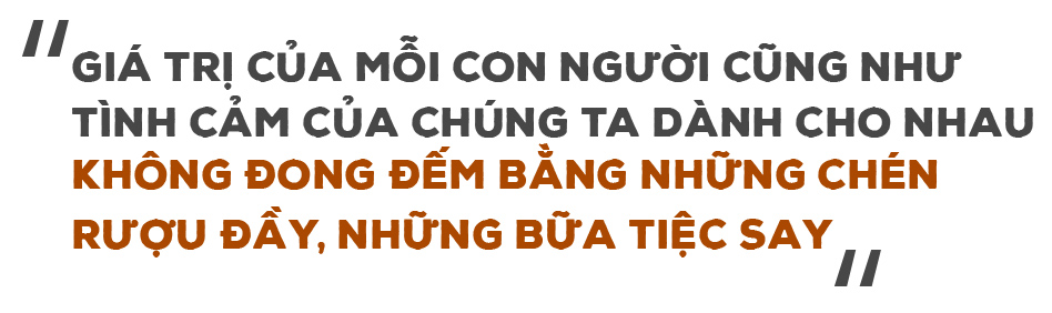 “Bác sĩ quốc dân” Trần Quốc Khánh: “Tình cảm dành cho nhau không đong đếm bằng chén rượu đầy” - 9