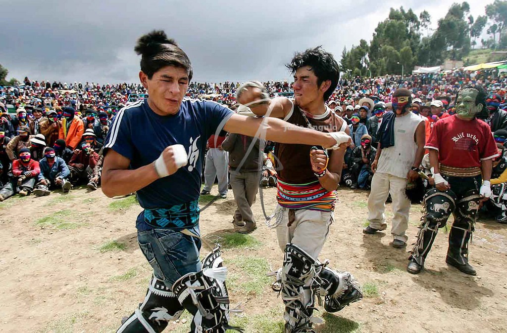 Lễ hội Takanakuy đón năm mới của Peru (ảnh: BBC News)