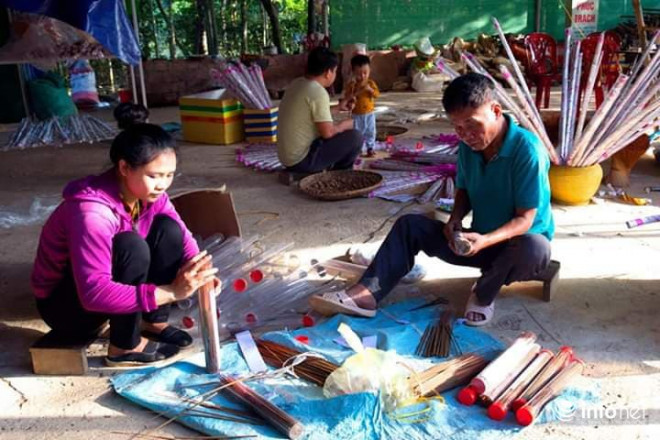 Công đoạn đóng gói phục vụ khách hàng dịp tết.