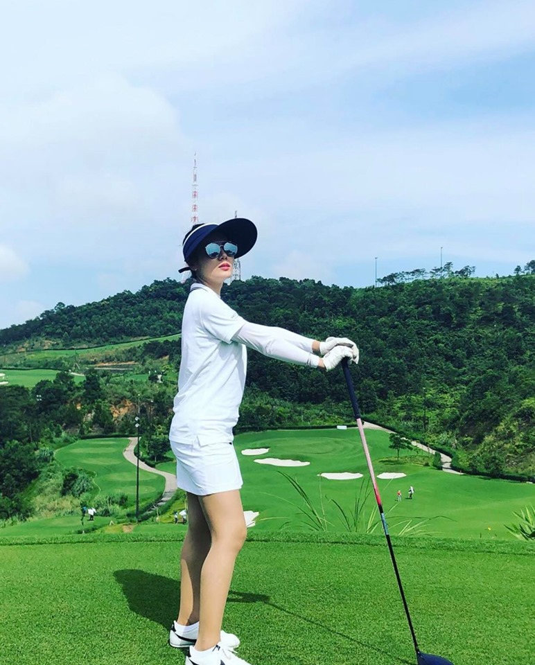 Thời trang đi chơi golf trẻ trung, năng động.