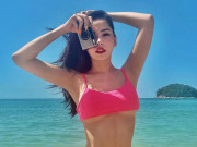 Đời sống Showbiz - Vừa tung ảnh bán nude, Chi Pu lại gây sốt với bikini siêu bé lộ chân ngực