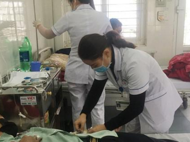 Trung Quốc bàn giao 4 công dân Việt bị sốt về nước điều trị, cách ly