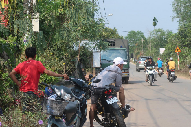 &#34;Không có gì làm nên tui đứng xem công an bắt kẻ bắn chết người ở Củ Chi&#34; - 2