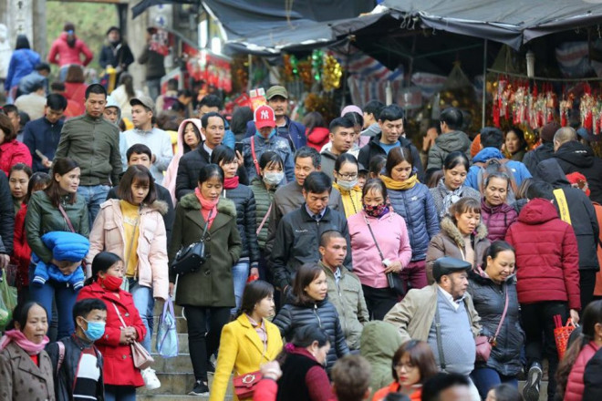 Ban quản lý Khu di tích thắng cảnh Hương Sơn thông tin, trong những ngày tới du khách đến vãn cảnh, trẩy hội Chùa Hương dự tính còn tiếp tục tăng cao, đặc biệt sau khi tổ chức khai hội. Còn lãnh đạo Công an huyện Mỹ Đức cho biết, đơn vị huy động hơn 200 cán bộ chiến sỹ phối hợp cùng các đơn vị nghiệp vụ thuộc Công an TP Hà Nội đảm bảo an ninh trật tự, phục vụ lễ hội.