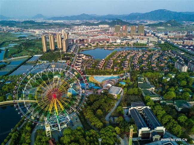 Năm 2019, cả làng thu về 60,2 tỷ nhân dân tệ, trong đó tập đoàn Huayuan có doanh thu 30,6 tỷ nhân dân tệ, các hộ kinh doanh và sản xuất công nghiệp có doanh thu 29,6 tỷ nhân dân tệ.