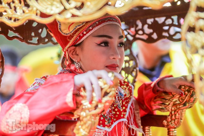 Cô bé đóng vai&nbsp;"Tướng bà" năm nay có tên là Nguyễn Hà Vi, 10 tuổi đang học tại trường tiểu học Bắc Phú (thôn Yên Tàng, xã Bắc Phú, Sóc Sơn, Hà Nội).