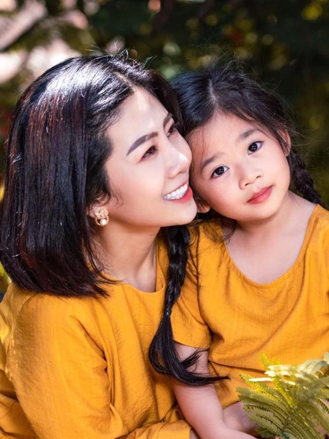Mai Phương và diễn viên Phùng Ngọc Huy từng có quan hệ tình cảm, sau khi nam diễn viên sang Mỹ định cư, Mai Phương một mình nuôi con gái, mạnh mẽ chọn cuộc sống làm mẹ đơn thân. 