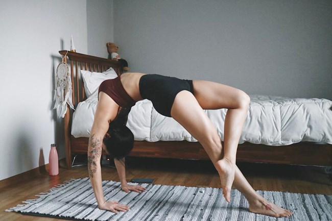 Yoga không chỉ có tác dụng trong việc giữ dáng mà còn hỗ trợ chống lão hóa, gìn giữ nét xuân cho phái đẹp.