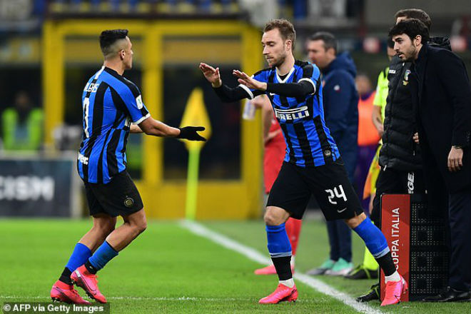 Eriksen vào sân thay Sanchez trong hiệp 2 khi Inter Milan đấu Fiorentina