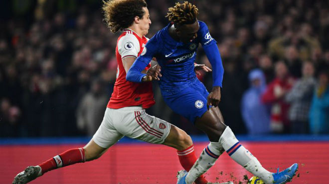 Tammy Abraham (phải) chưa chắc đã kịp trở lại thi đấu cho Chelsea khi họ làm khách tại "hang Cáo" King Power