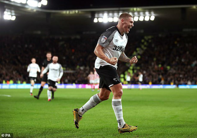 Với nguồn cảm hứng Rooney, Derby County xuất sắc đánh bại Stoke 4-0