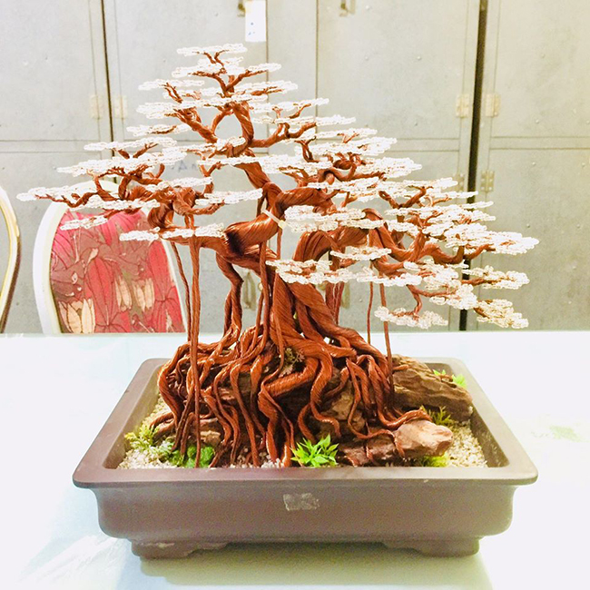 Các sản phẩm vô cùng tinh xảo, đều được làm theo quy tắc trong nghệ thuật bonsai y như cây thật.