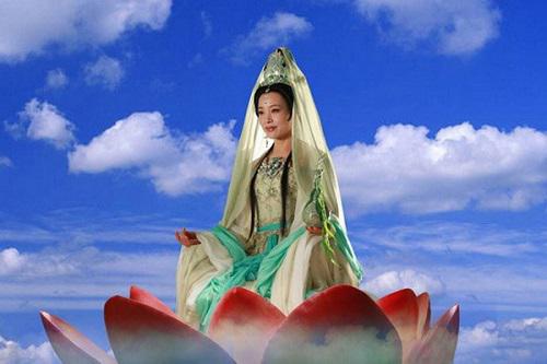 Nữ diễn viên Trần Xung với tạo hình Quan Âm Bồ Tát trong Tây Du Ký 2009.