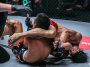 Thể thao - Đỉnh cao MMA: “Thần sấm” ra đòn hiểm ác, đối thủ hốt hoảng đầu hàng