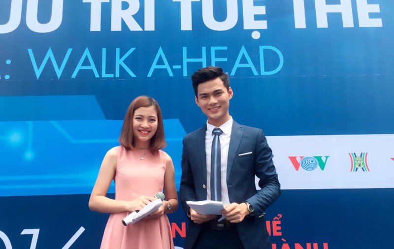 MC thời sự trẻ nhất VTV phải làm phụ hồ, thợ sửa xe để vượt lên khỏi &#34;hố đen&#34; - 12