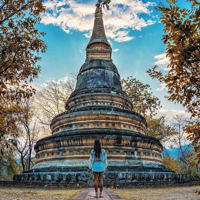 Wat Umong, Chiang Mai: Khi ngôi đền được xây dựng lần đầu tiên vào thế kỷ 14, nó được sử dụng như một tu viện trong rừng. Cây xanh tươi tốt vẫn còn bao xung quanh ngôi đền huyền bí.
