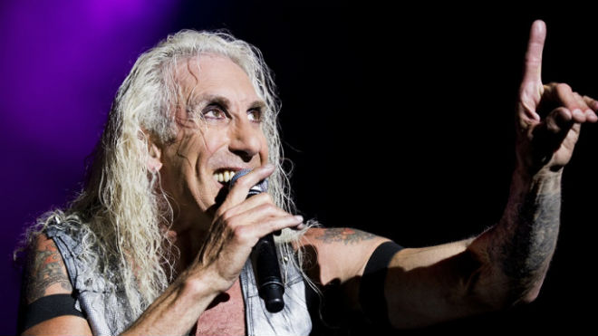 Rocker Dee Snider chỉ trích Shakira và J.Lo ăn mặc và trình diễn gợi cảm quá mức