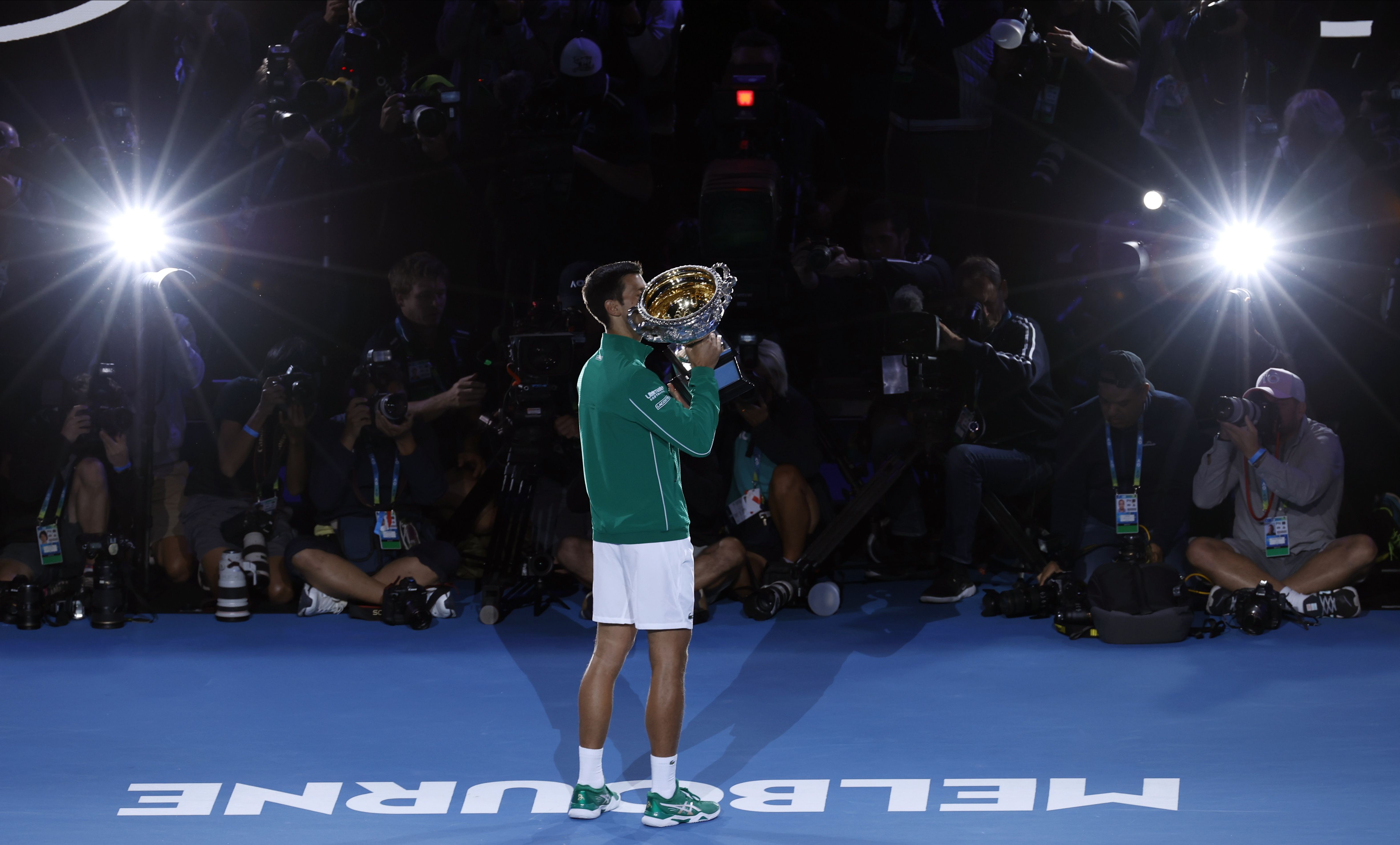 Djokovic vô địch Australian Open 2020: Siêu chiến binh và 8 kỳ công - 8