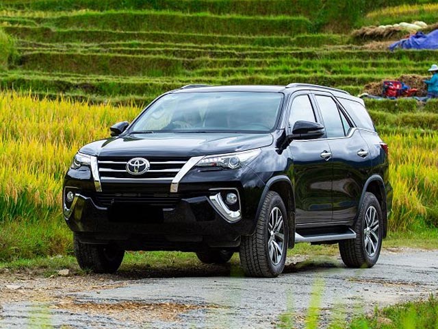Toyota Fortuner giảm giá gần trăm triệu, Innova và Atltis giá giảm sâu có ngay sau Tết