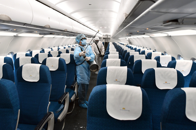 Vietnam Airlines sẽ thực hiện nghiêm việc khử trùng tất cả tàu bay từ Trung Quốc đại lục, Đài Loan, Hồng Kông, Ma Cao, Bangkok về Việt Nam.