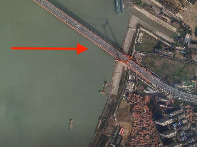 Sự tương phản trước và sau khi cách ly rất rõ ràng. Đây là giao thông trên cầu sông Dương Tử vào ngày 12 tháng 1.