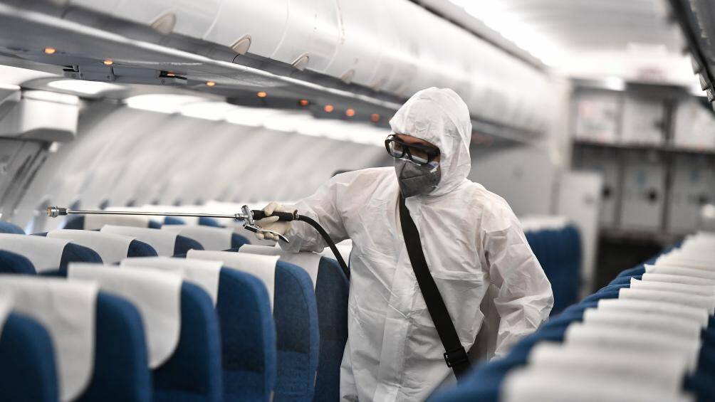 Vietnam Airlines đã ngay lập tức khử trùng các tàu bay chở khách Trung Quốc đi Nha Trang và về Trịnh Châu (Trung Quốc) bị nhiễm virus Corona