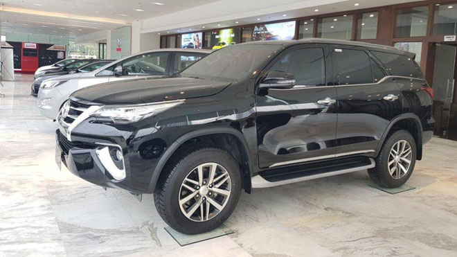 Toyota Fortuner hiện tại cũng đang ưu đãi tổng cộng lên đến hơn 100 triệu đồng