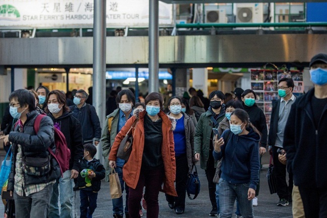 Các khách sạn ở Hong Kong cũng chịu sự tác động tương tự. South Morning Post cho hay, 4 trong số 10 nhân viên khách sạn ở Hong Kong có thể mất việc trong những tháng tới vì hạn chế đi lại do bùng phát của chủng mới virus Corona.&nbsp;