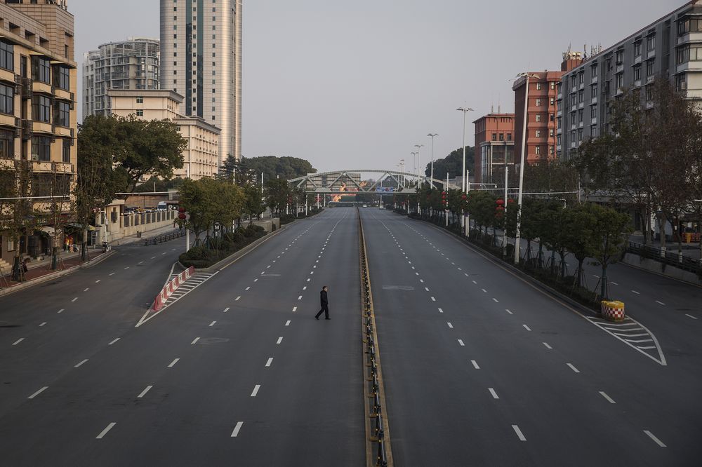 Đường phố Vũ Hán vắng lặng trong những ngày bùng nổ dịch virus Corona.