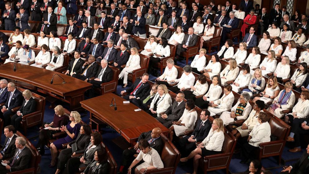 Khán đài quốc hội Mỹ chia làm hai màu đen trắng rõ ràng (ảnh: ABC News)