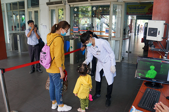 Sáng 6/2, một chốt kiểm soát dịch virus Corona chủng mới (nCoV) đã được lập tại ga đến của ga Sài Gòn (quận 3, TP.HCM).