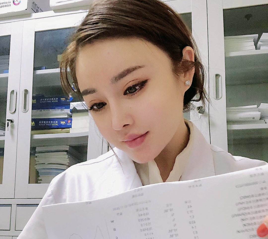 Yuan Herong – nữ bác sĩ xinh đẹp (ảnh: Instagram)