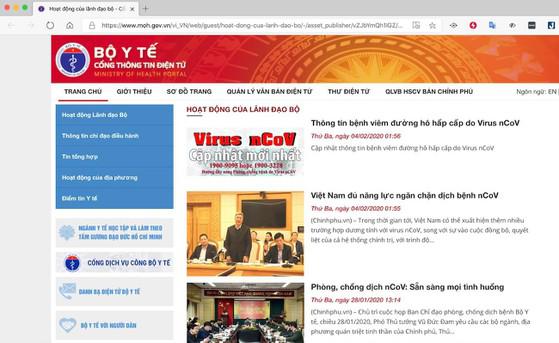 Tham khảo thông tin về tình hình dịch Corona trên website chính thức của Bộ Y tế. Ảnh: TIỂU MINH
