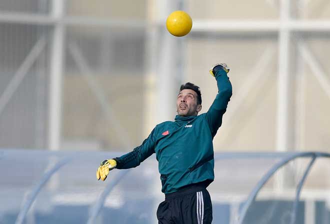 Buffon trong một buổi tập ở Juventus