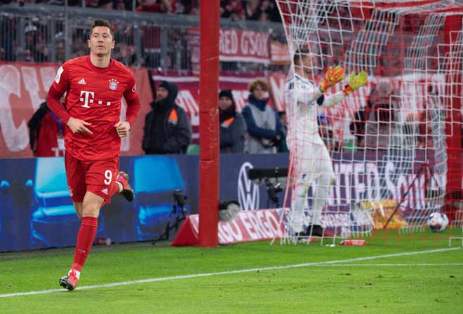 Lewandowski giúp Bayern thắng kịch tính trên sân nhà