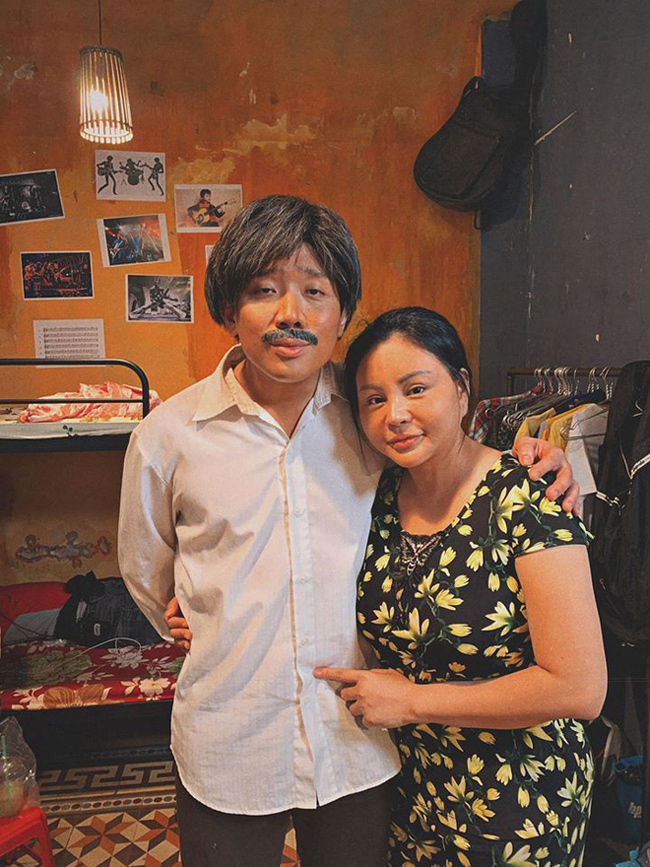 Trong phim, Lê Giang và Trấn Thành đóng vai vợ chồng, khắc khẩu nhưng thực sự yêu thương nhau. Mặc dù ngoài đời Trấn Thành kém Lê Giang 15 tuổi nhưng sau khi hóa trang, hai diễn viên vẫn được nhận xét kết hợp ăn ý.