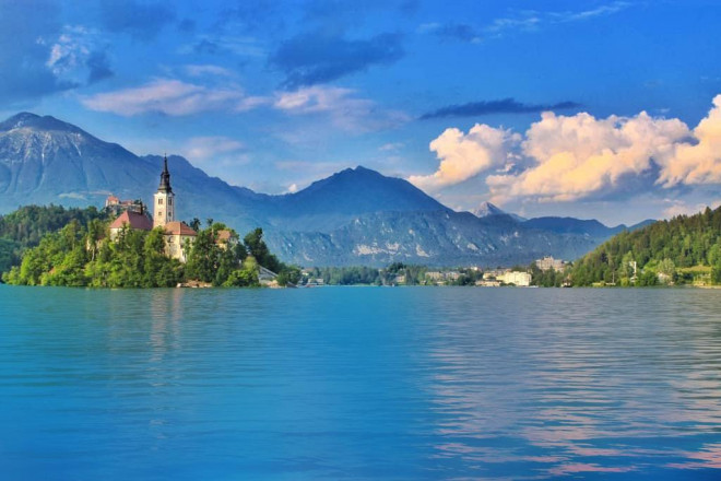 Hồ Bled ở Slovenia. Ảnh: Adventurous Miriam