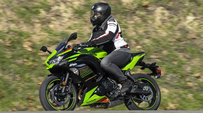 2020 Kawasaki Ninja 650 được các tay lái đánh giá cao.