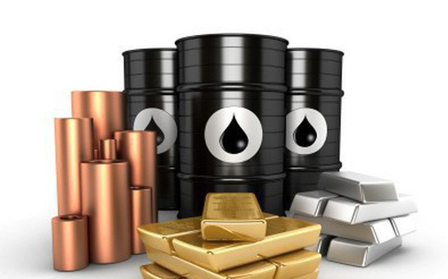 Giá vàng giảm, giá dầu chạm đáy hơn một năm