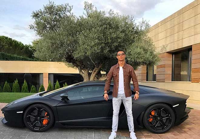 Dàn “quái thú” gần 180 tỷ đồng của Ronaldo: Lóa mắt toàn siêu phẩm - 1