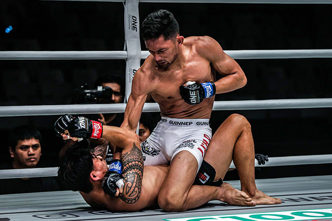 Fajar thể hiện sức mạnh đáng sợ tại đấu trường MMA lớn nhất châu Á