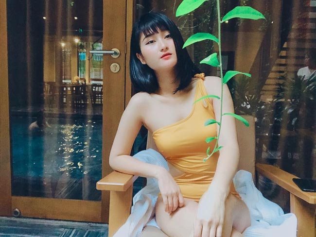 Không chỉ Thùy Dương, Huy Hùng cũng thường xuyên đăng ảnh bạn gái trên Facebook, Instagram. 