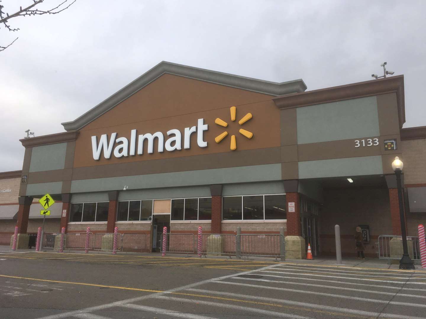 Siêu thị Walmart tại Joliet bị thiệt hại tới 10.000 USD chỉ vì 2 thanh niên giả vờ bị nhiễm virus Corona (Ảnh: USA Today)